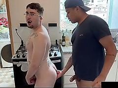 DEPOIS DESSE NOVO JEITO DE LAVAR A LOUCA EM CASA ESSA CASAL NUNCA MAIS QUIS DE OUTRA FORMA