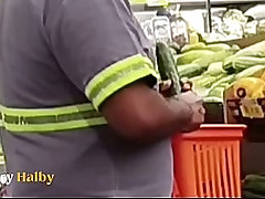 Mamei o boy gostoso no banheiro do mercado