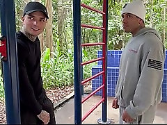 Fodendo gostoso com o personal no parque