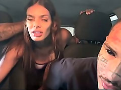 Quem &eacute_ que n&atilde_o gosta de fazer um sexo gostoso no carro ainda mais entre amigos