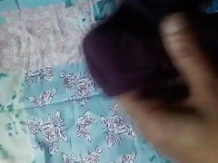 Gozando na calcinha da Yara