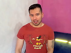 Vecino Chacal pre&ntilde_a a pelo con sus 19cm de vergota en la regadera a su vecino! Relato sexual