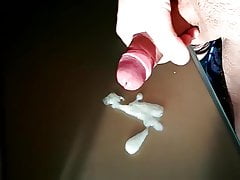 20-09-2019 Sperma auf den Schreibtisch im Buero spritzen