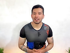 Joven de 20a&ntilde_os rellena el culo del Barbero Colombiano del barrio! Lo coge a pelo en su barberia- Relato sexual