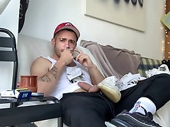 Solo cam session featuring a first-time hot wank with lots of mouth action