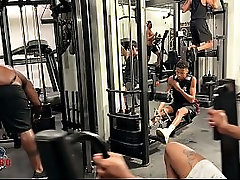 Mega Orgia na Academia com Dotados