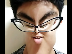 Lo destrosa de un pitado :0