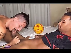 Conheci um mlk no futebol na praia e fomos pro apartamento dele pra ele me foder