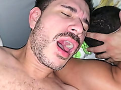 Suruba com os amigos depois de umas e outras no bar - full sheer