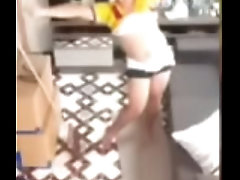 Novinho arrumando a casa