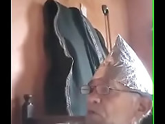 Poeta recitando sua s&aacute_bia poesia