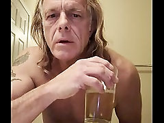 Sissy Perry Spokane Gay Sub drinking Piss for online Dom