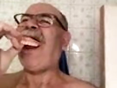 Abuelo se quita la dentadura grandpa out teeth