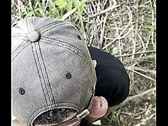 Botei o garoto pra mamar na trilha