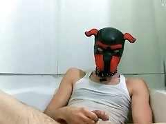 Wild pup loves to wet himself and releases a big load in the tub