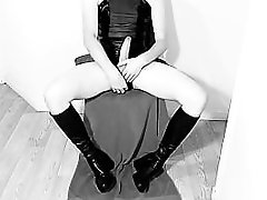 Fingering my ass until I cum !