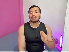Chacal trabajador vergon pasa a recoger fierro viejo y de paso le mete su vergota al due&ntilde_opasivo maduro de la casa!