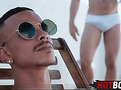 Fodendo gostoso na piscina!
