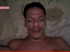 Dotado arrega&ccedil_ou o cuzinho do safado