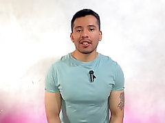 Joven dotado rellena el culo de un hombre casado que conoce en una entrevista de trabajo! relato sexual