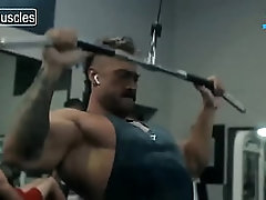 Hombre musculoso para pajearse 3 horas C Bum motivaci&oacute_n gym