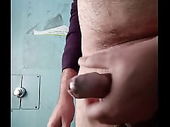 Boy can'_t control to cum after seeing cleavage of girl in train