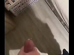 18-Year-Old Twink Plays With Himself on Camera