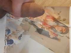 la petite angie couverte de sperme