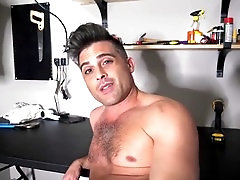 Lance Hart shows you how to be an amazing biotch