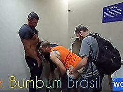 MACHOS FAZENDO SEXO EM BANHEIROS P&Uacute_BLICOS