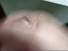 Peludinho safado batendo uma punheta no escrit&oacute_rio