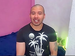 Barbero chacal musculoso dandole verga a pasivo tragon dentro del trabajo. Relato sexual