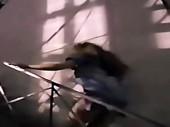 Gloria trevi con el co&ntilde_o cerrado