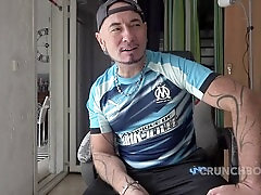 Unexpected bareback surprise leads to a creamy finish