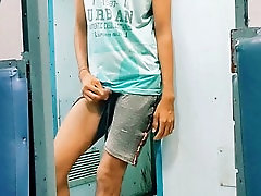 Indian Muslim Gay Boy on Train - Big Dick