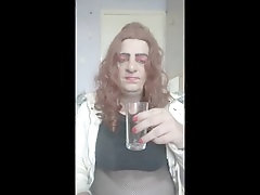 swallow three glasses pee