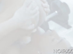 Muscular teen Zario Travezz swallows warm cumshot after sex