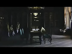 LOONA/yyxy - love4eva (feat. Grimes) (chica del mes)