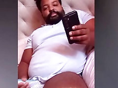 Bearded daddy bear indulges in playing with his thick black cock live