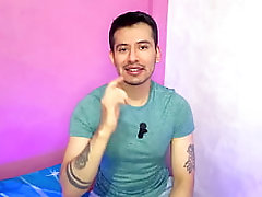 Futbolista pone a que el mesero twink le haga garganta profunda a su vergota en los ba&ntilde_os ! Historia de seguidor