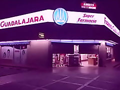 M&uacute_sica para escuchar afuera de una farmacia Guadalajara