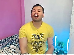 El Daddy de mi mejor amigo me folla con sus 18 cm mientras mi amigo no esta en casa ! Relato sexual