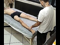 M&atilde_o por baixo da cueca