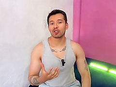 Alumno universitario se pre&ntilde_a con sus 18cm de verga gruesa a su profesor en una fiesta! Relato sexual