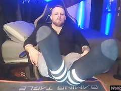 Hot bearded guy Wolfgangwhitexxx shows off his feet, cum on display?