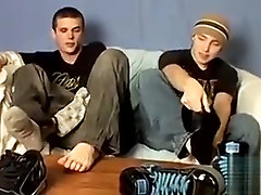 18yo deviants fondle toes while wanking alongside