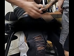 O cliente negro que n&atilde_o disfar&ccedil_ava o tes&atilde_o