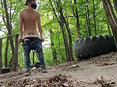 Ya Goli V Lesu Zanimaus Sportom