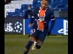 Neymar macetando gostoso a zaga do advers&aacute_rio ao som de motoRola ?