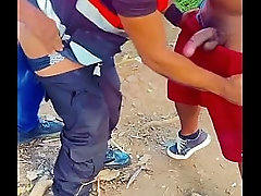 Suruba no mato com o oper&aacute_rio